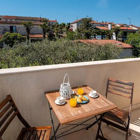 Apartament Mediterranes Nur 100 Meter Zum Mit Salzwasserpool Und Jacuzzi Funtana