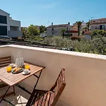 Mediterranes Nur 100 Meter Zum Mit Salzwasserpool Und Jacuzzi Apartment *