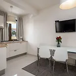 Mediterranes Nur 100 Meter Zum Mit Salzwasserpool Und Jacuzzi Apartment *
