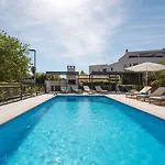 Mediterranes Nur 100 Meter Zum Mit Salzwasserpool Und Jacuzzi Apartment Funtana