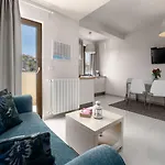 Apartment Mediterranes Nur 100 Meter Zum Mit Salzwasserpool Und Jacuzzi Funtana