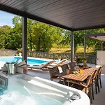 Apartment Mediterranes Nur 100 Meter Zum Mit Salzwasserpool Und Jacuzzi