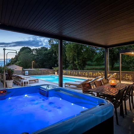 Mediterranes Nur 100 Meter Zum Mit Salzwasserpool Und Jacuzzi *