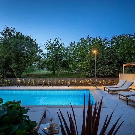 アパート Mediterranes Nur 100 Meter Zum Mit Salzwasserpool Und Jacuzzi