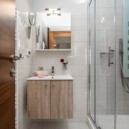 Mediterranes Nur 100 Meter Zum Mit Salzwasserpool Und Jacuzzi フンタナ