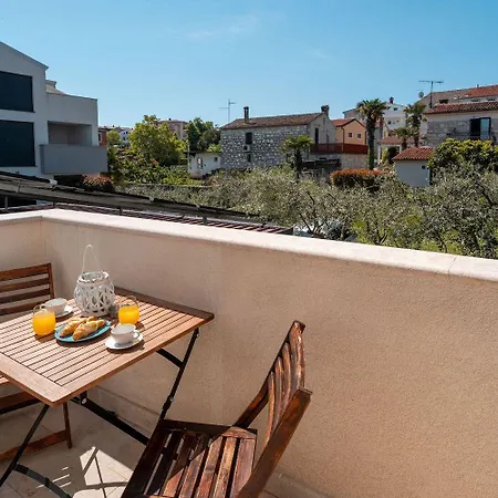 Mediterranes Nur 100 Meter Zum Mit Salzwasserpool Und Jacuzzi Lägenhet *
