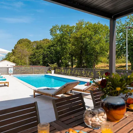 Lägenhet Mediterranes Nur 100 Meter Zum Mit Salzwasserpool Und Jacuzzi *
