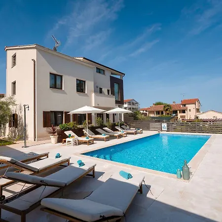 Mediterranes Nur 100 Meter Zum Mit Salzwasserpool Und Jacuzzi Apartment Funtana