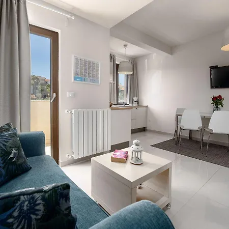 アパート Mediterranes Nur 100 Meter Zum Mit Salzwasserpool Und Jacuzzi フンタナ