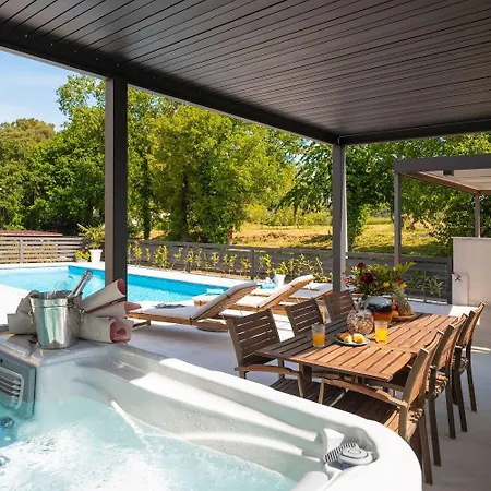 Lägenhet Mediterranes Nur 100 Meter Zum Mit Salzwasserpool Und Jacuzzi